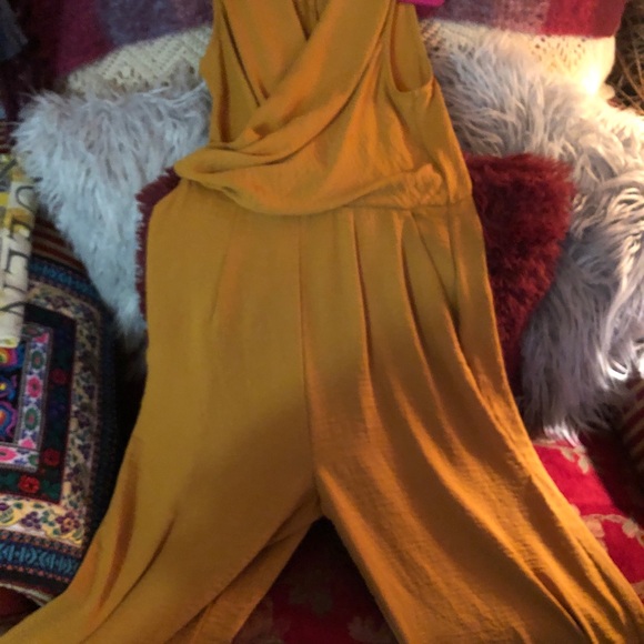 EUC Women’s DEX Gold/Mustard Jumpsuit - Picture 8 of 10